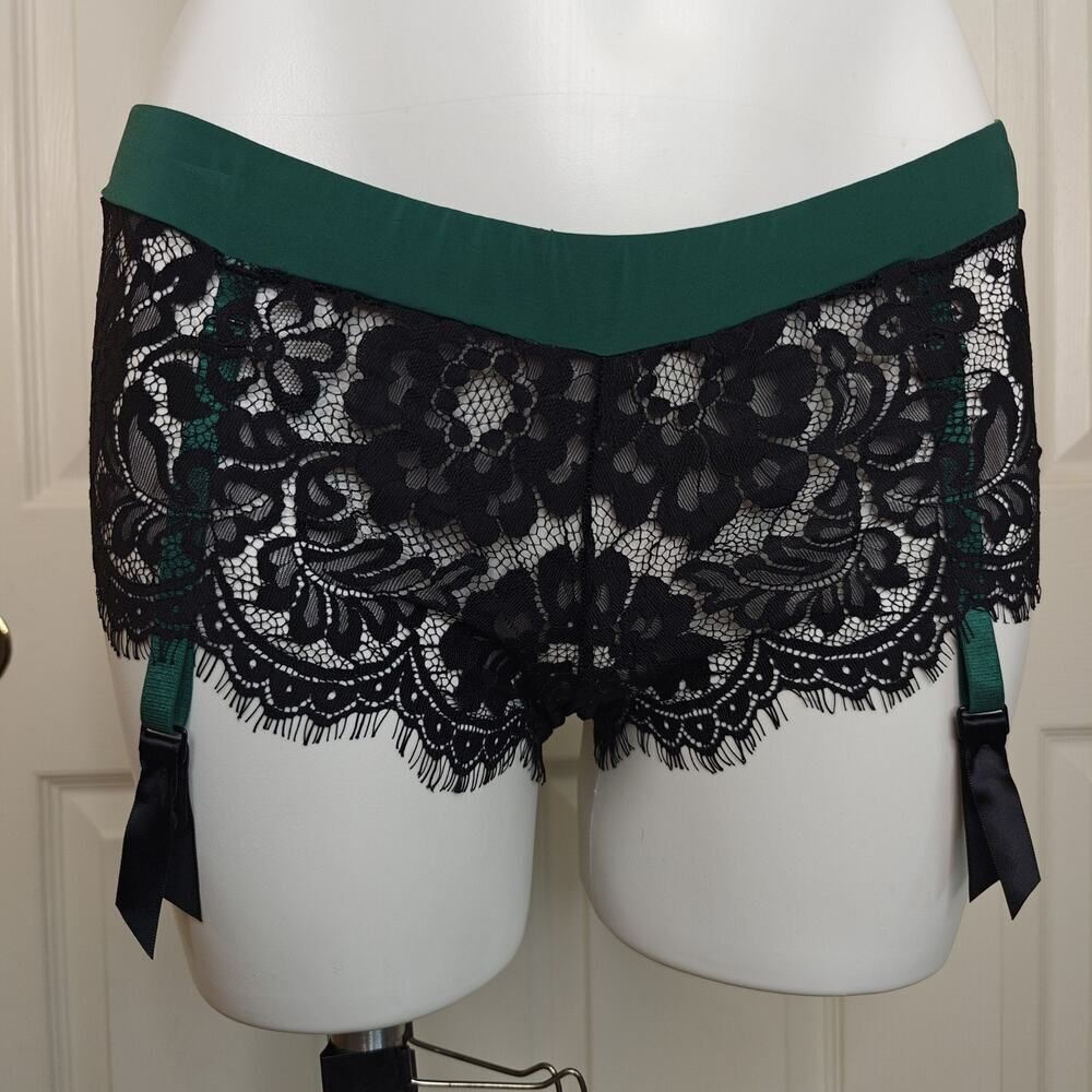 Frederick's of Hollywood lace scallop hem garter hipster shorts sz L